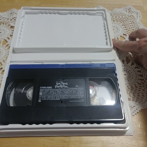 VHS The Adventures of Tom Thumb and Thumbelina - Picture 4 of 6